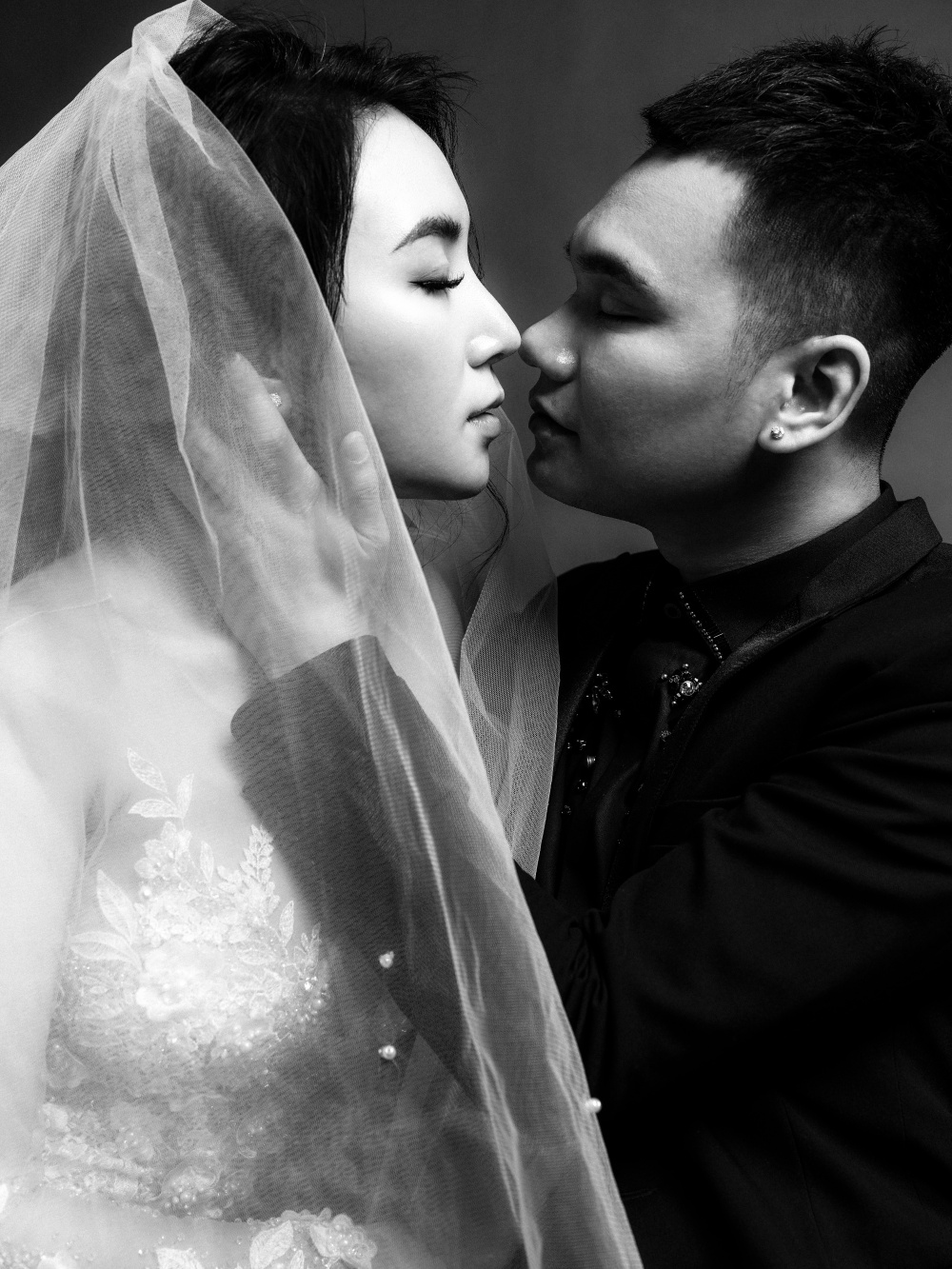 4 năm hôn nhân ngọt ngào của ca sĩ Khắc Việt và bà xã DJ Thảo Bebe - Ảnh 1.