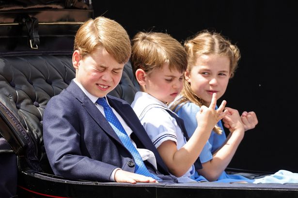 Tiết lộ ngôi trường mới của Hoàng tử George và Công chúa Charlotte với học phí gây choáng và quy tắc riêng đặc biệt - Ảnh 2.