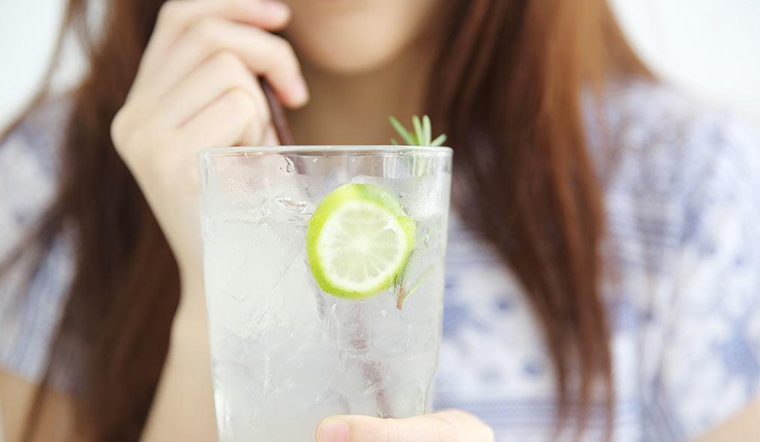 Nước chanh cho thêm thứ này để uống giúp làm sạch mạch máu, tránh đau tim, đột quỵ - Ảnh 6.