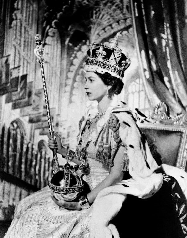 Young beauty of the Queen of England - Photo 1.