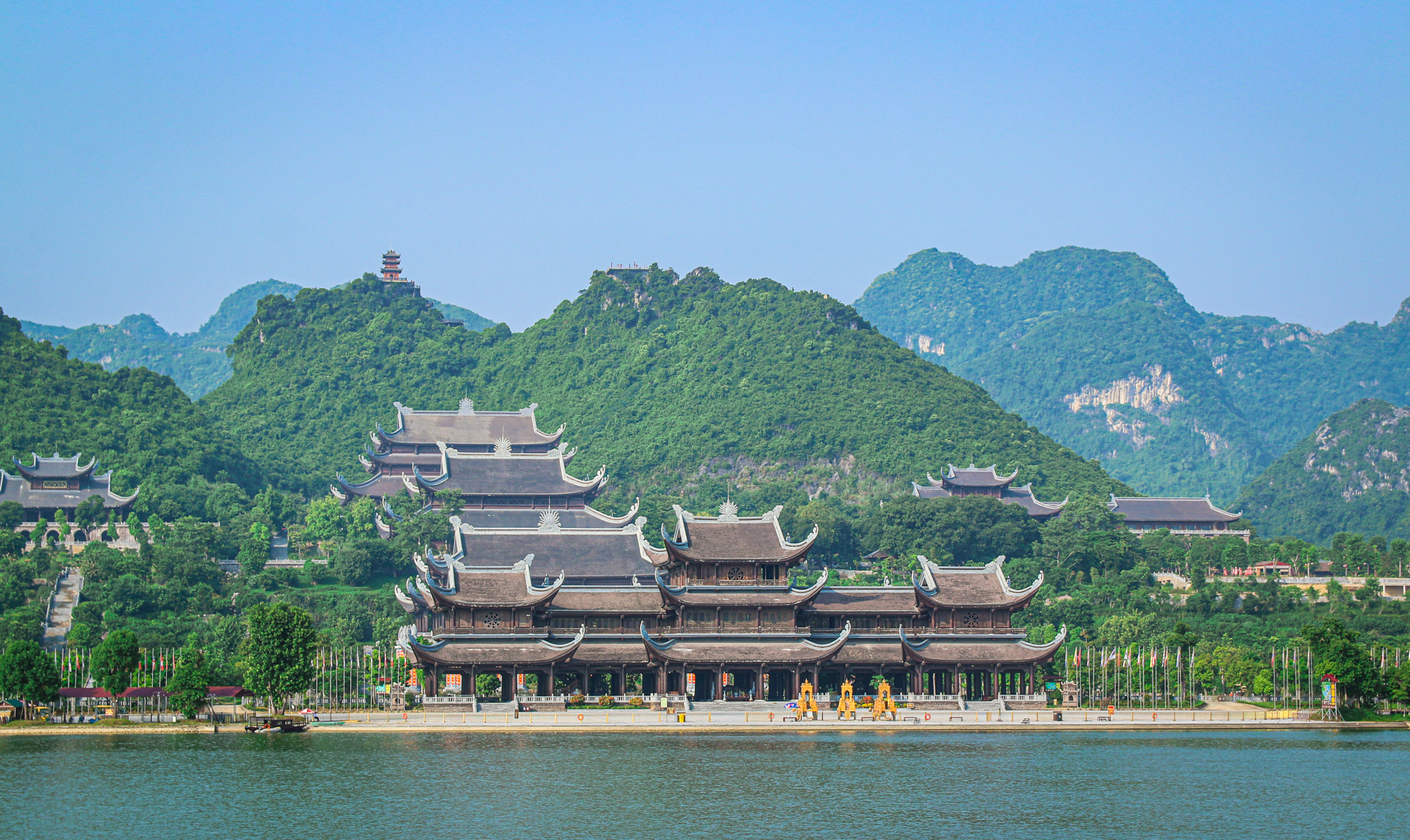 Ngôi chùa rộng gấp 10 lần quận Hoàn Kiếm, xây nửa thế kỷ mới xong - Ảnh 3.