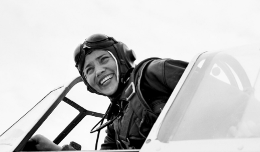 Người phụ nữ nắm giữ hơn 100 kỷ lục trong ngành hàng không thế giới - Ảnh 2.