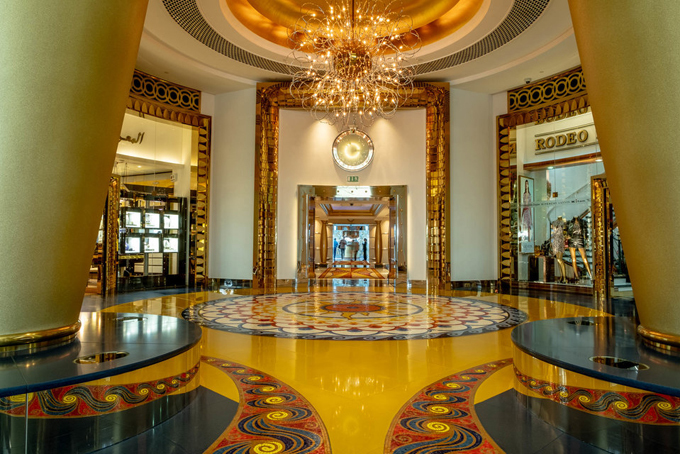 Có gì bên trong &quot;khách sạn 7 sao duy nhất trên thế giới&quot; xa hoa bậc nhất Dubai? - Ảnh 4.
