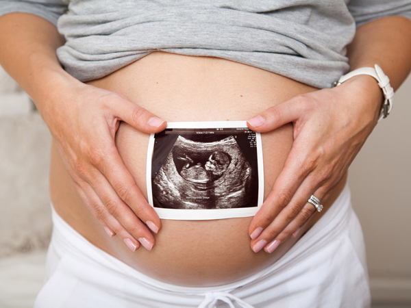 Quá trình phát triển các giác quan của thai nhi và những việc mẹ bầu nên làm - Ảnh 2.