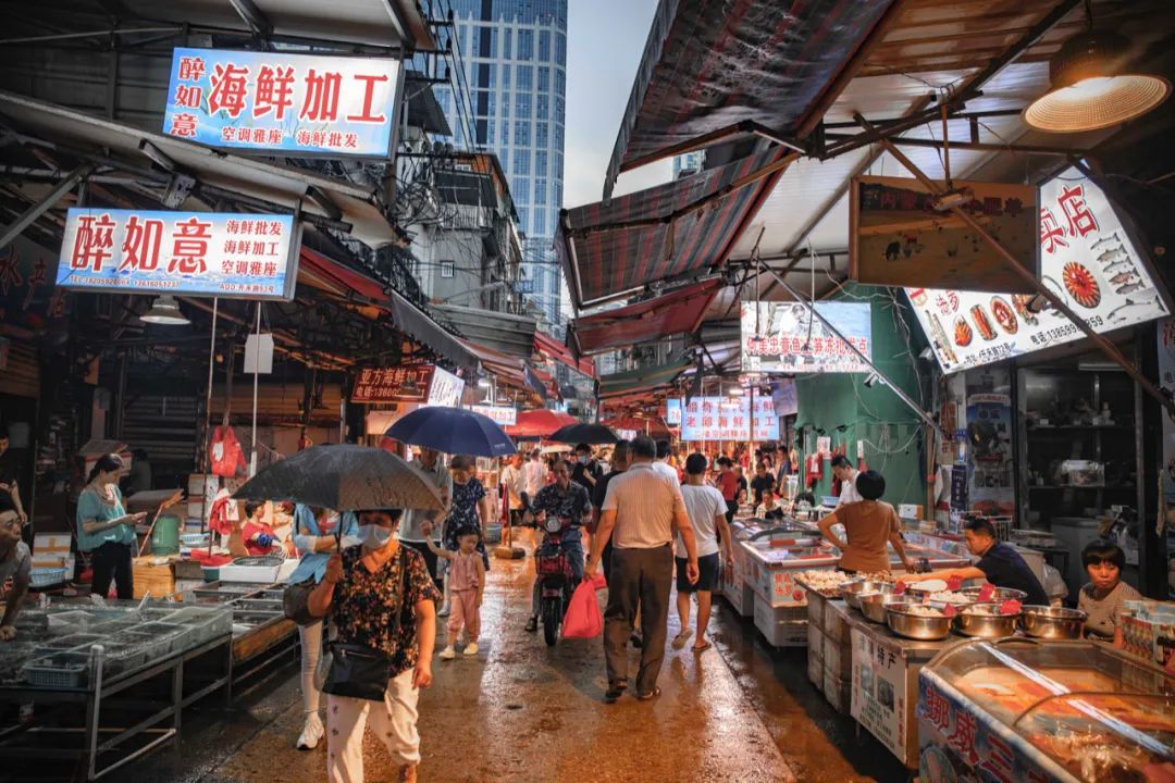 Theo chân nữ tiến sĩ trải nghiệm chợ truyền thống Trung Quốc - một nét văn hóa đang gồng mình tồn tại giữa thành thị - Ảnh 1.