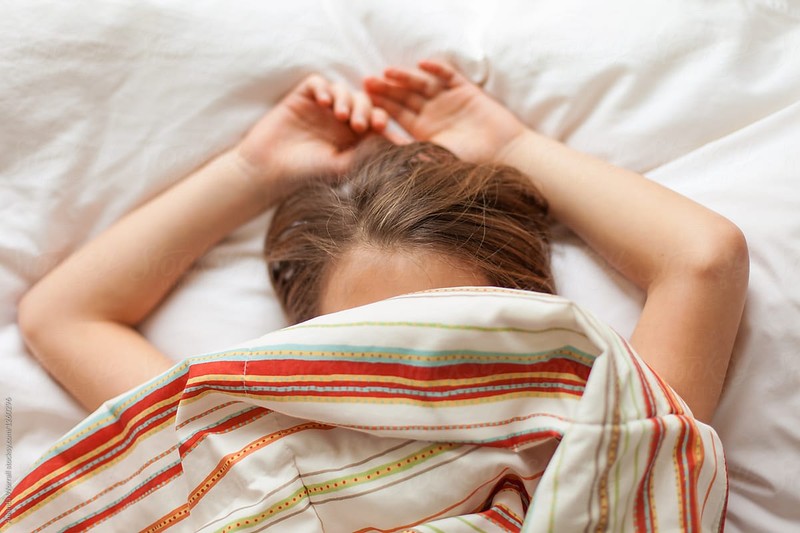 8 thói quen xấu trước khi ngủ khiến bạn giảm cả chục năm tuổi thọ  - Ảnh 1.