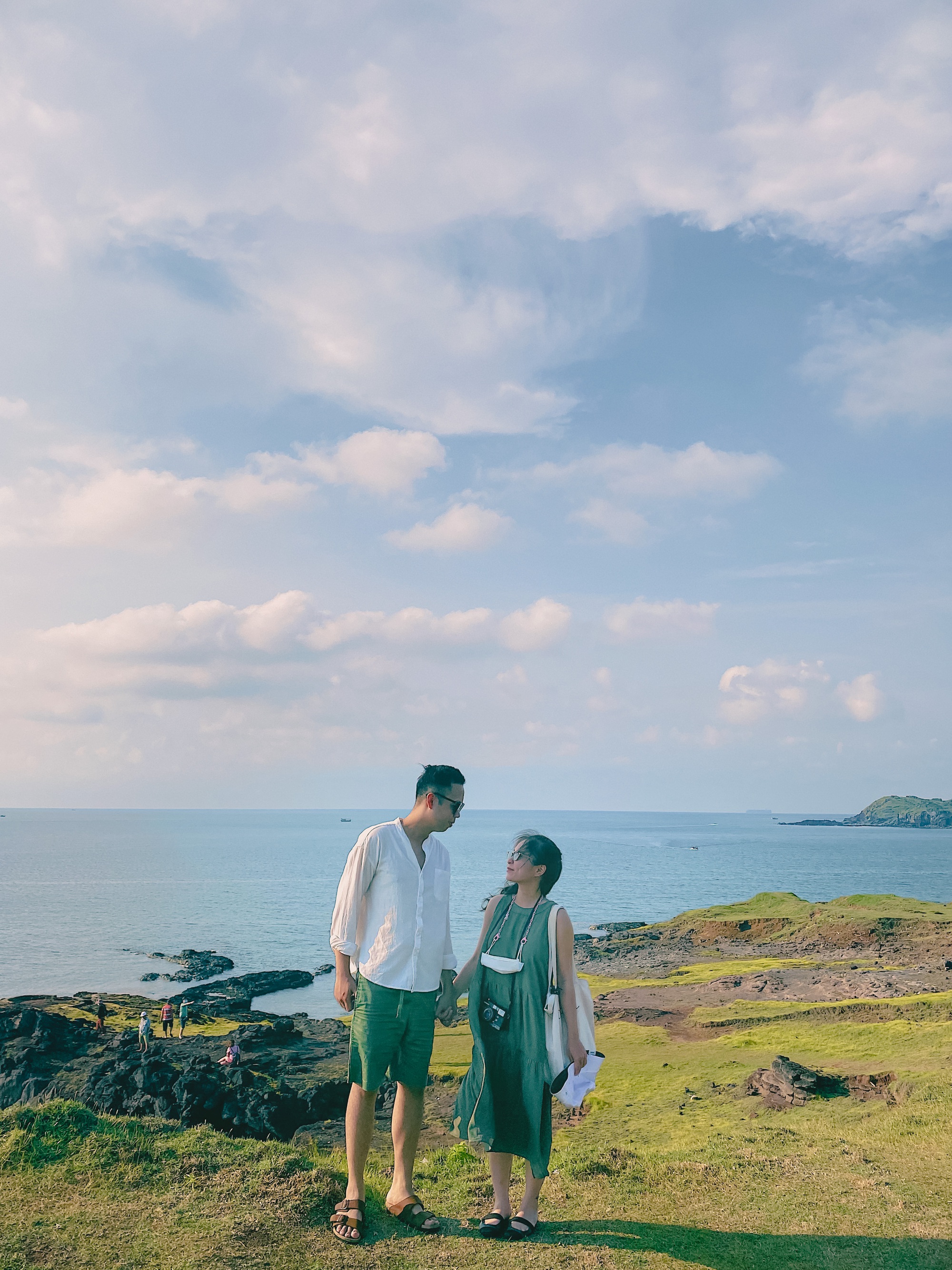 (mai) Lần đầu đi đảo Phú Quý sau dịch, cô gái Hà Nội được cầu hôn đúng khoảnh khắc hoàng hôn ở vịnh Triều Dương - Ảnh 7.