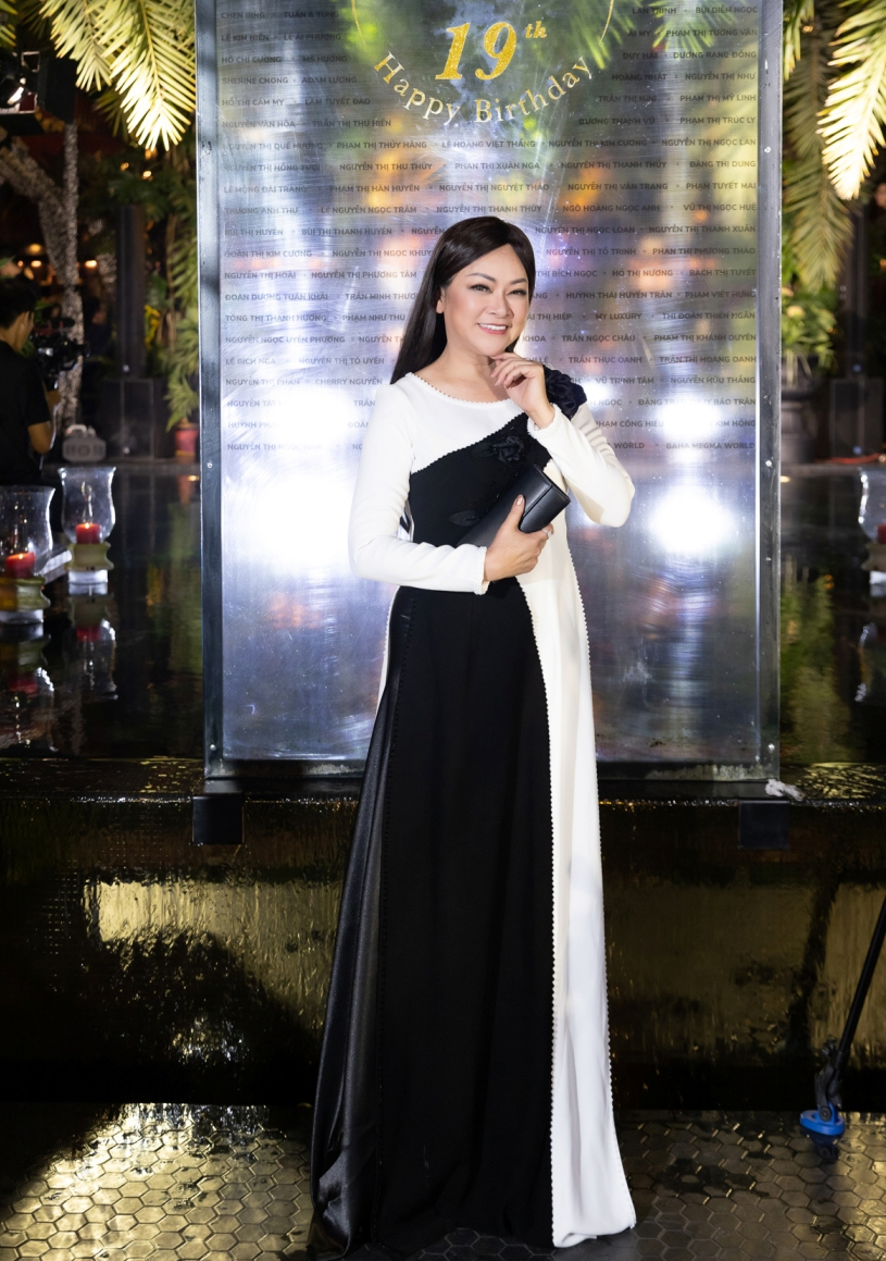 Hoa hậu Thu Hoài lộng lẫy bên chồng doanh nhân khi dự sự kiện - Ảnh 7.