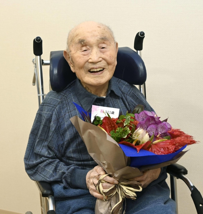 Số người trên 100 tuổi ở Nhật Bản tiếp tục tăng kỷ lục và 5 bí mật giúp một số người sống thọ hơn - Ảnh 1.