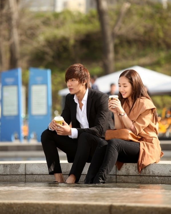 Những cuộc tình sớm nở tối tàn của làng giải trí Hàn: Hyun Bin - Song Hye Kyo từng gây tiếc nuối nhất  - Ảnh 4.