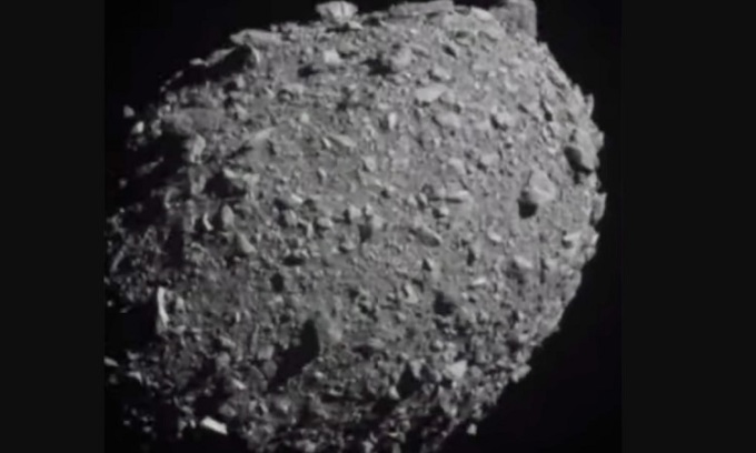 Vụ NASA bắn phá tiểu hành tinh: Tàu hơn 300 triệu USD có thật là kiến đốt gỗ?  - Ảnh 2.
