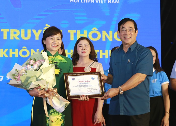 Hội LHPN Bắc Giang đoạt giải Nhất hội thi “Gia đình có sức khỏe - Không khói thuốc&quot; - Ảnh 2.