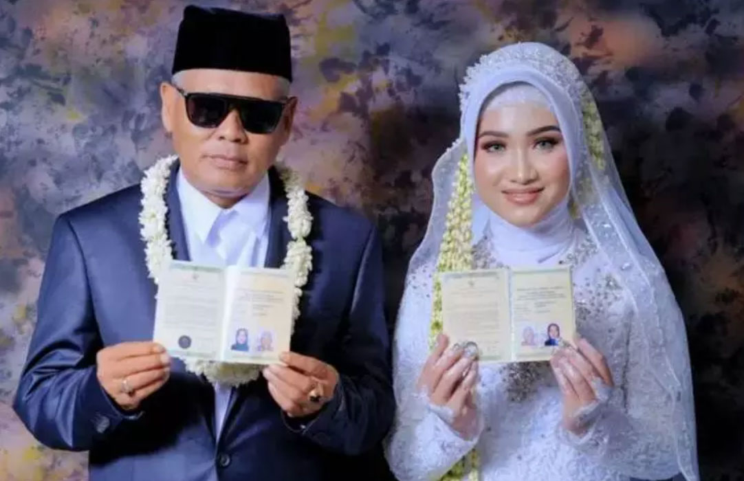 Indonesia: Đôi vợ chồng chênh nhau 46 tuổi, làm đám cưới rình rang hồi tháng 5 giờ ra sao? - Ảnh 1.
