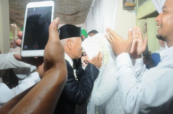 Indonesia: Đôi vợ chồng chênh nhau 46 tuổi, làm đám cưới rình rang hồi tháng 5 giờ ra sao? - Ảnh 5.