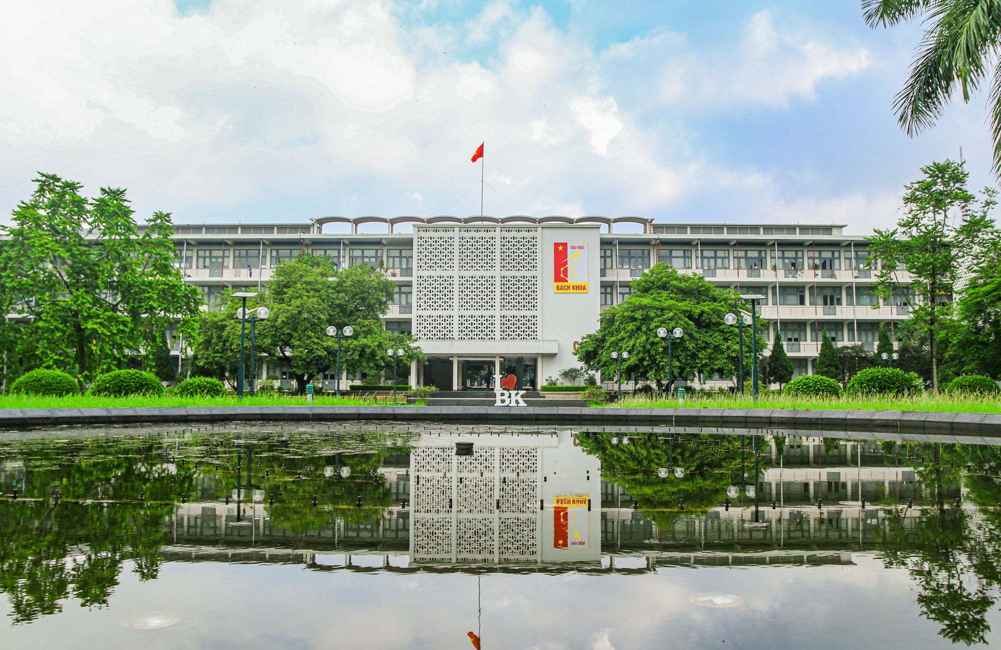 Trường rộng nhất trung tâm Hà Nội, sinh viên phải tra bản đồ để tìm đường - Ảnh 1.