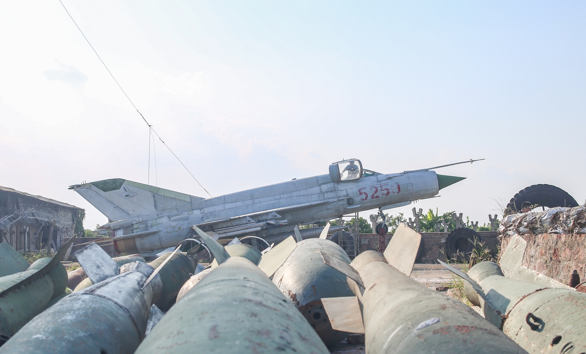 Chiêm ngưỡng bảo tàng tư nhân máy bay, tên lửa lớn nhất Ninh Bình - Ảnh 3.