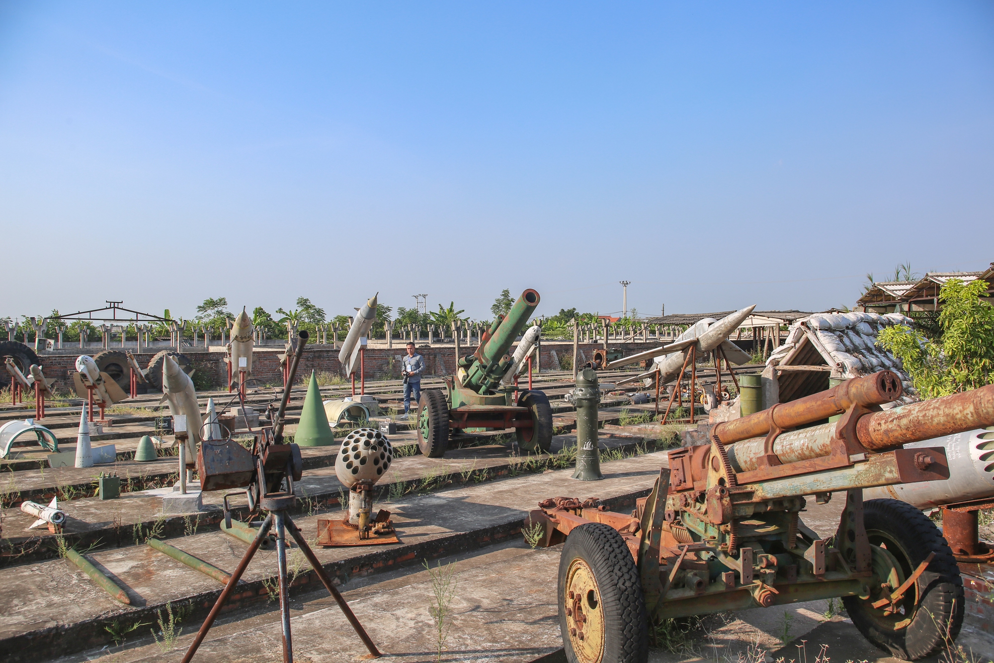 Chiêm ngưỡng bảo tàng tư nhân máy bay, tên lửa lớn nhất Ninh Bình - Ảnh 1.