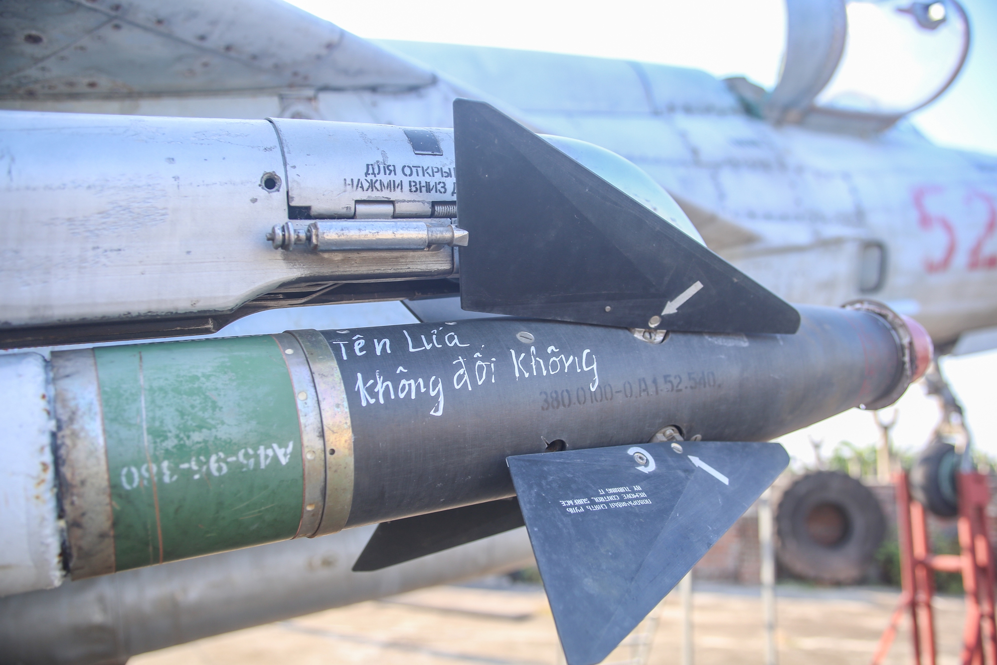 Chiêm ngưỡng bảo tàng tư nhân máy bay, tên lửa lớn nhất Ninh Bình - Ảnh 10.