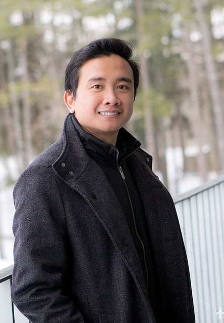 8x vừa học vừa rửa bát thuê ở Pháp, 31 tuổi trở thành giáo sư người Việt trẻ nhất ĐH Trent - Ảnh 2.