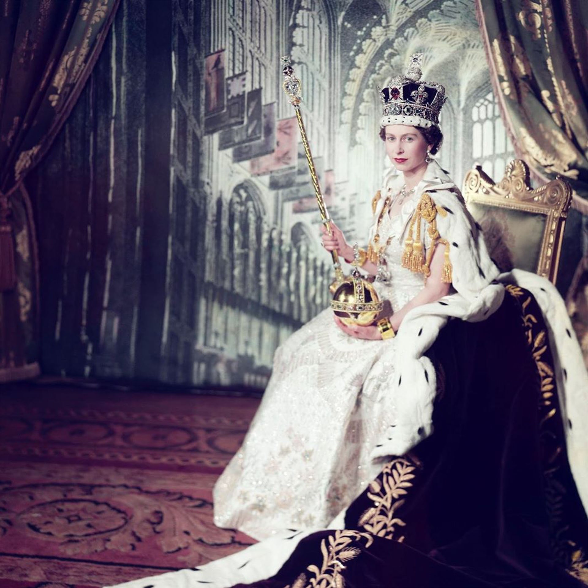 Bí mật đằng sau gu ăn mặc quyền lực của Nữ hoàng Anh suốt 70 năm trị vì, xứng danh biểu tượng thời trang thế giới - Ảnh 4.
