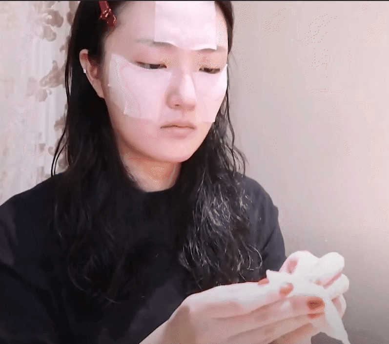 Phụ nữ Hàn với cách đắp mặt nạ &quot;lạ đời&quot; khiến da căng bóng sau 3 ngày - Ảnh 3.