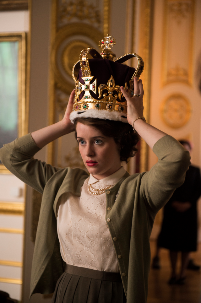 The Crown - series phim về Nữ hoàng Elizabeth II khiến Hoàng gia Anh đau đầu - Ảnh 3.