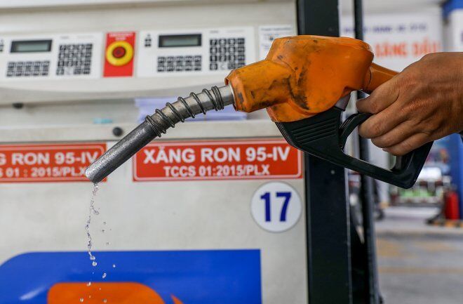 Ngày 11/1: Giá xăng giữ nguyên, giá dầu giảm từ 374-958 đồng/lít - Ảnh 1.