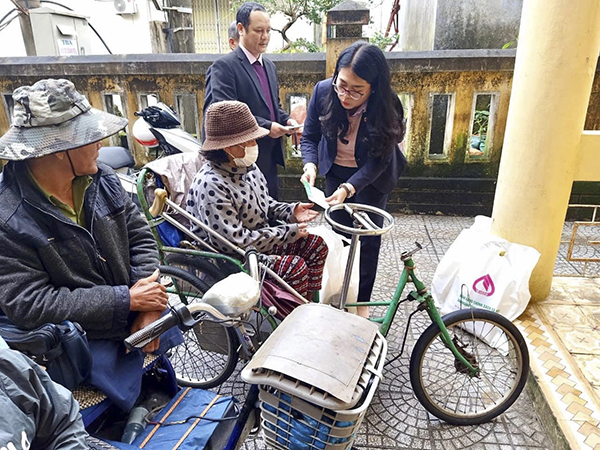 Lan toả “Xuân yêu thương - Tết sẻ chia” đến với người khó khăn trên cả nước  - Ảnh 9.