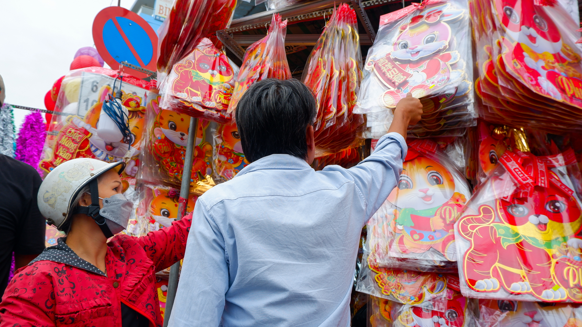 Độc đáo hình ảnh con thỏ trong chợ Tết người Hoa ở TP.HCM  - Ảnh 2.