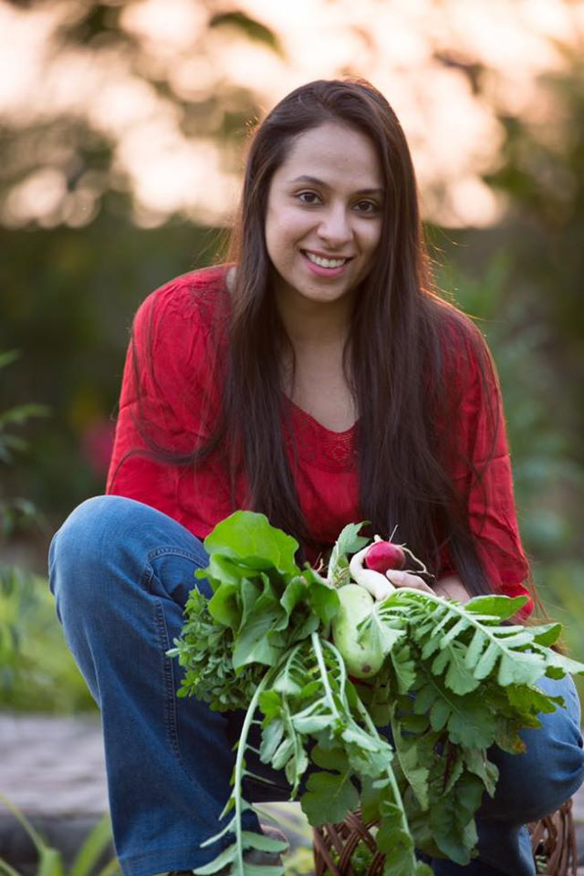 Nữ kỹ sư trẻ xinh đẹp quyết tâm về quê làm vườn trồng rau sạch cho gia đình thưởng thức - Ảnh 1.