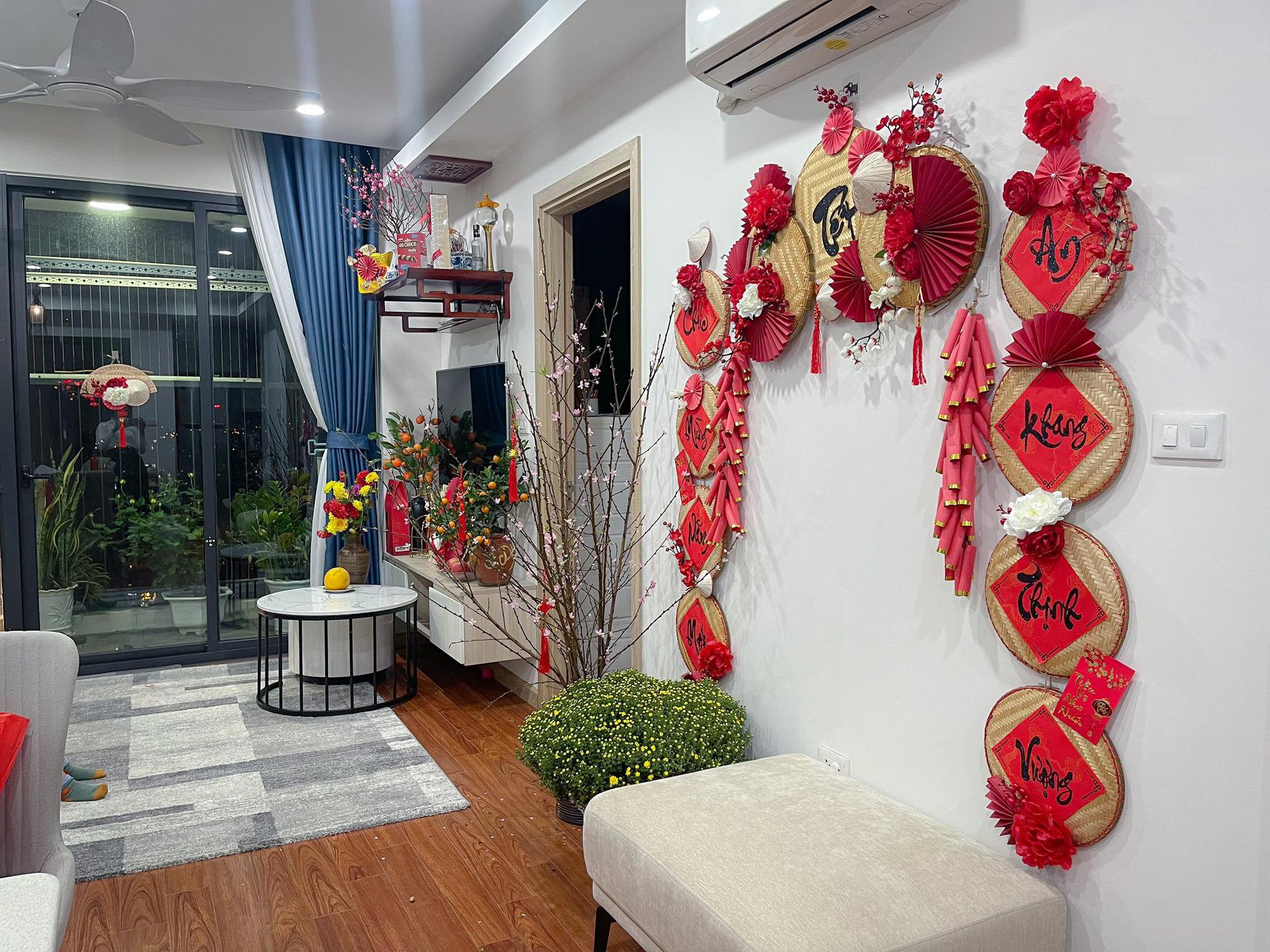 Chị em khoe tự tay trang trí nhà ngập tràn không khí Tết - Ảnh 1.