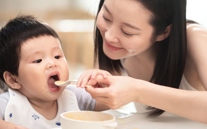 Bác sĩ gợi ý 4 loại thực phẩm nên bổ sung cho trẻ chậm nói trong dịp Tết - Ảnh 1.