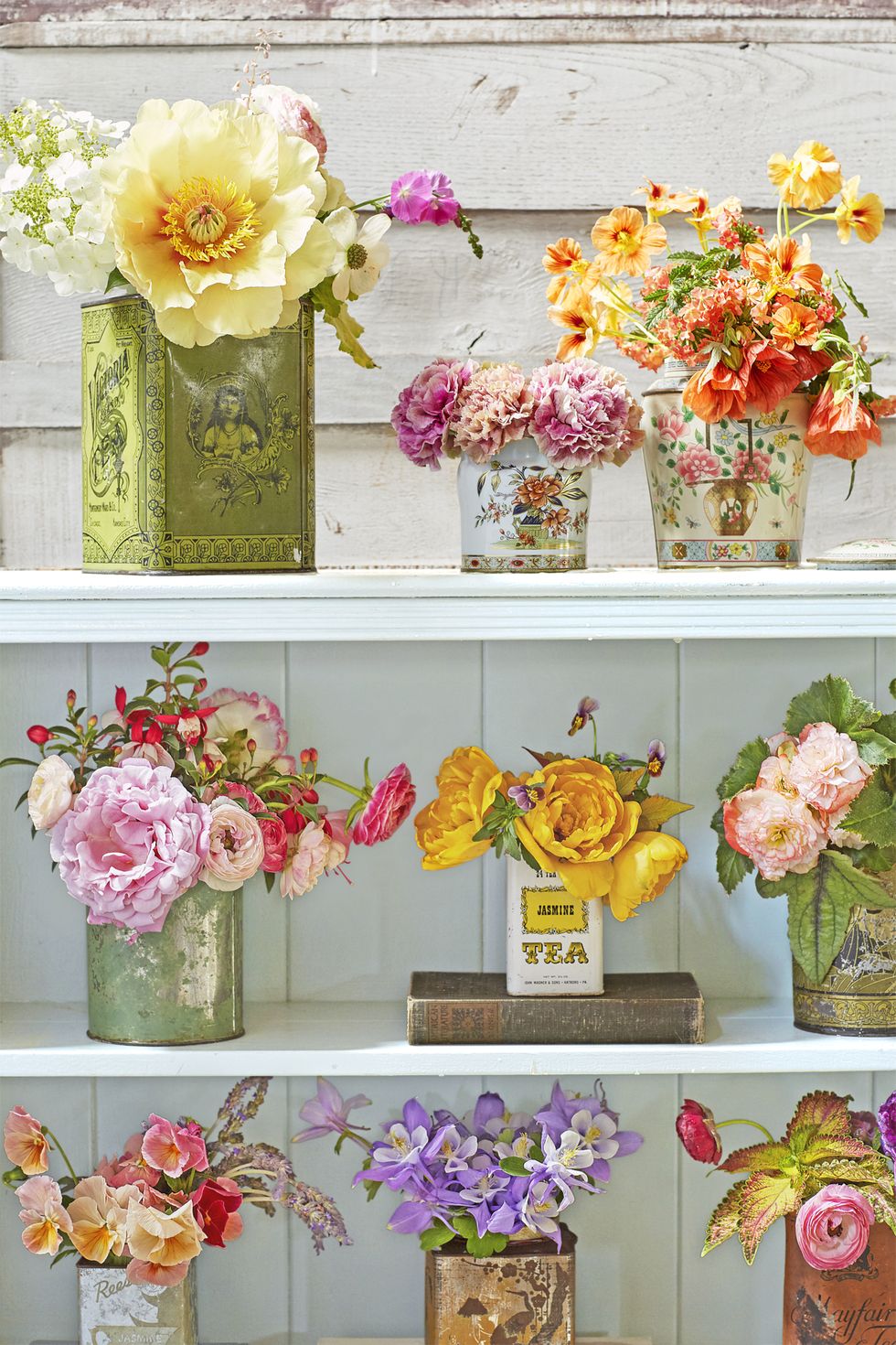 11 cách đẹp để sử dụng những món đồ cổ điển để trưng bày hoa - Ảnh 5.