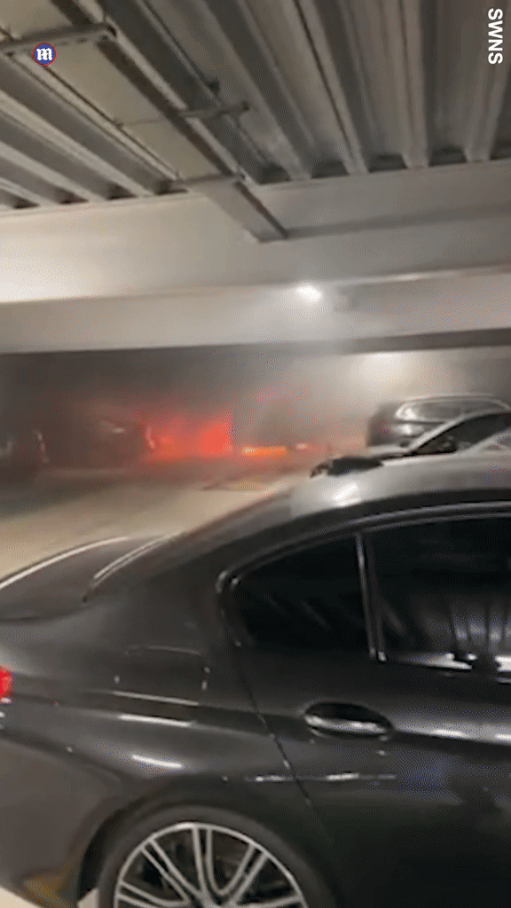 Hỏa hoạn kinh hoàng ở sân bay Luton: Tiết lộ khoảnh khắc xe hơi phát nổ, toàn bộ bãi để xe đổ sập chỉ trong tích tắc - Ảnh 3.