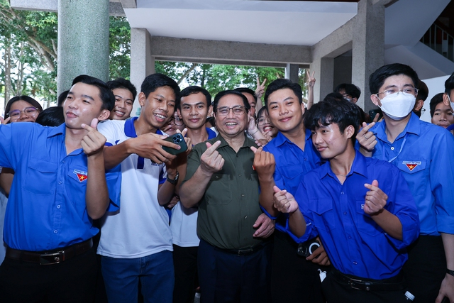 Thủ tướng tiếp xúc cử tri thanh niên, sinh viên, lao động trẻ trước kỳ họp Quốc hội - Ảnh 9.