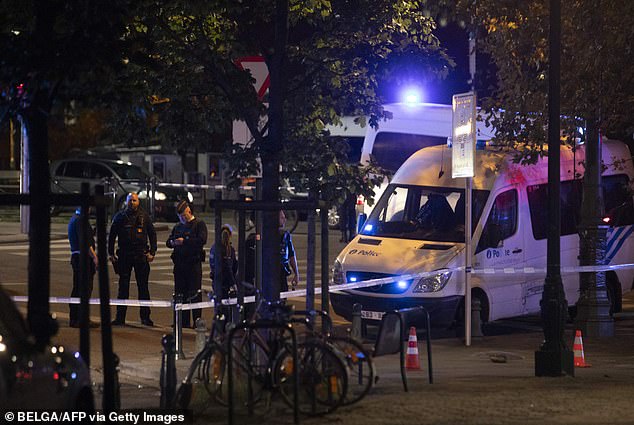 Hiện trường xả súng ở Brussels: Hé lộ khoảnh khắc kẻ tấn công tháo chạy khiến cả thành phố rơi vào báo động đỏ - Ảnh 5.