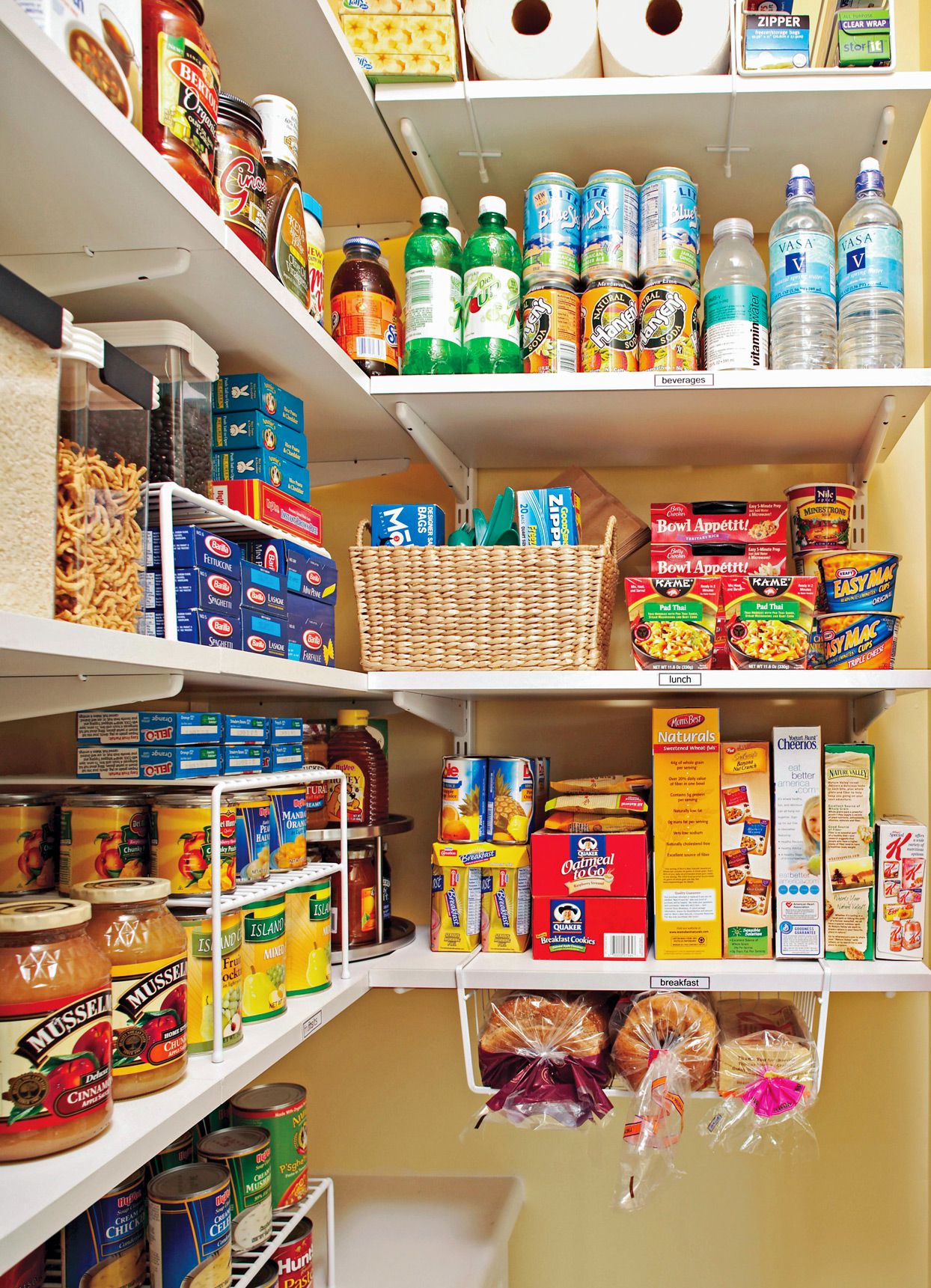 Cách sắp xếp đồ hộp trong tủ đựng thức ăn rất gọn gàng và khoa học - Ảnh 4.
