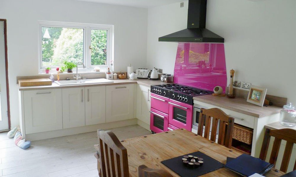 Những căn bếp màu hồng tạo điểm nhấn xinh xắn cho ngôi nhà