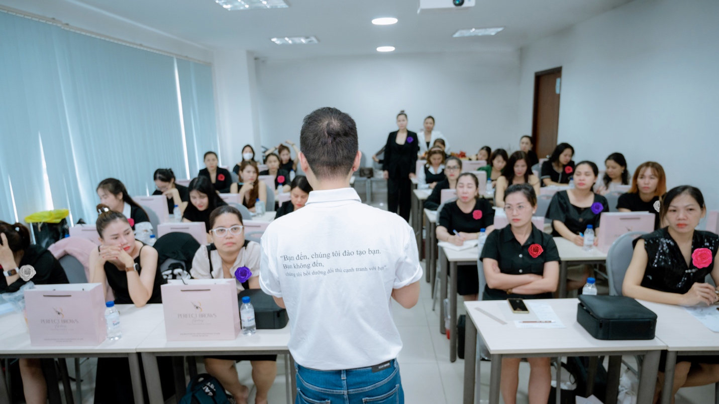 Workshop “Hoa hồng ươm màu” cho phái đẹp của Omm Brows - Ảnh 1.