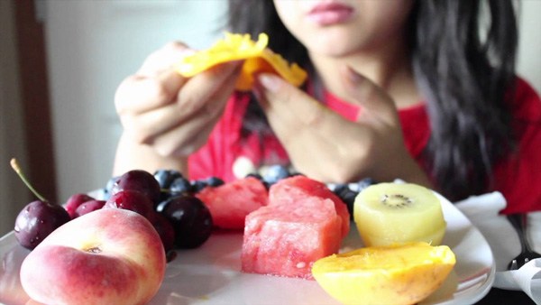 Có nên ăn trái cây khi bụng đói? Chuyên gia lên tiếng giải đáp - Ảnh 1.