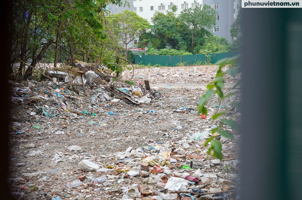 Người Hà Nội khốn khổ vì bãi rác tự phát nằm ở khu dân cư - Ảnh 5.