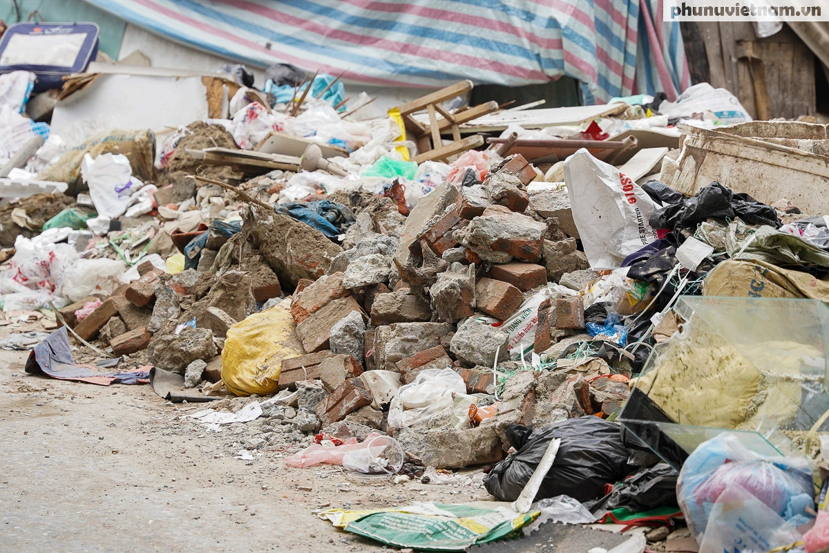 Người Hà Nội khốn khổ vì bãi rác tự phát nằm ở khu dân cư - Ảnh 5.