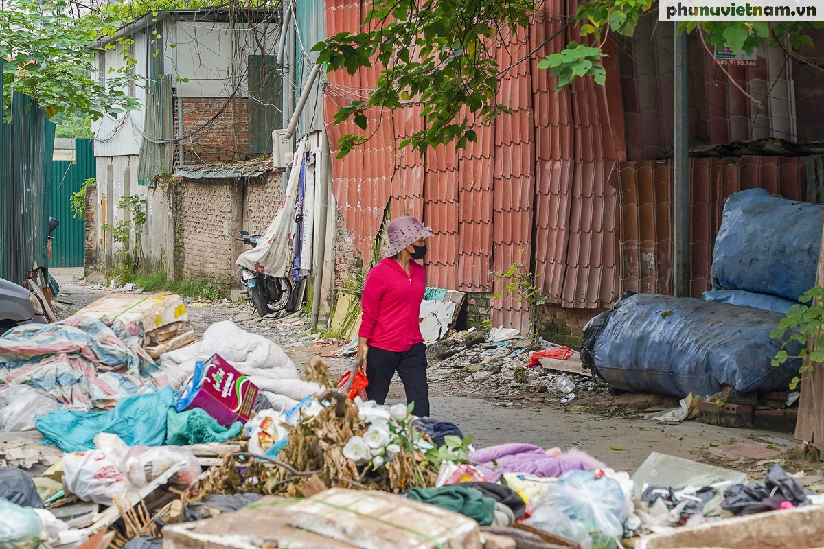 Người Hà Nội khốn khổ vì bãi rác tự phát nằm ở khu dân cư - Ảnh 11.