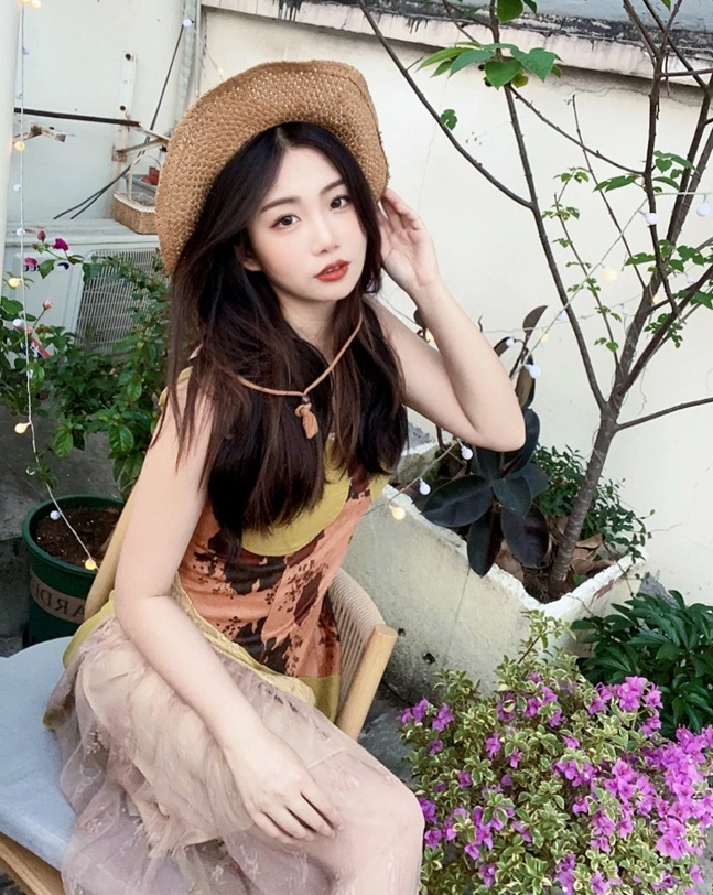 Cô gái 25 tuổi cải tạo sân thượng cũ kỹ thành khung cảnh xinh như phim Hàn Quốc - Ảnh 1.