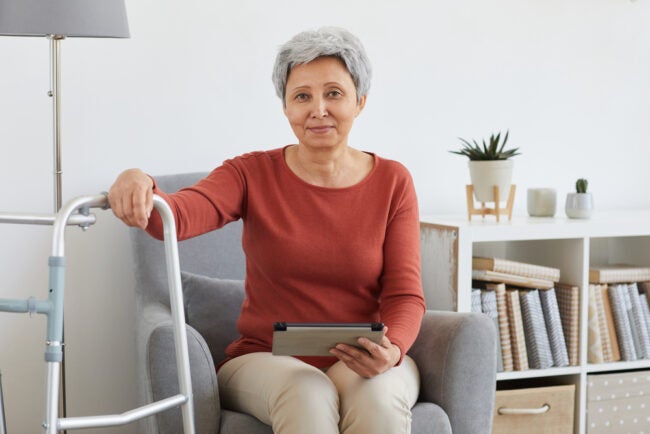 8 lời khuyên để tăng cường an toàn trong nhà cho các thành viên cao tuổi - Ảnh 1.