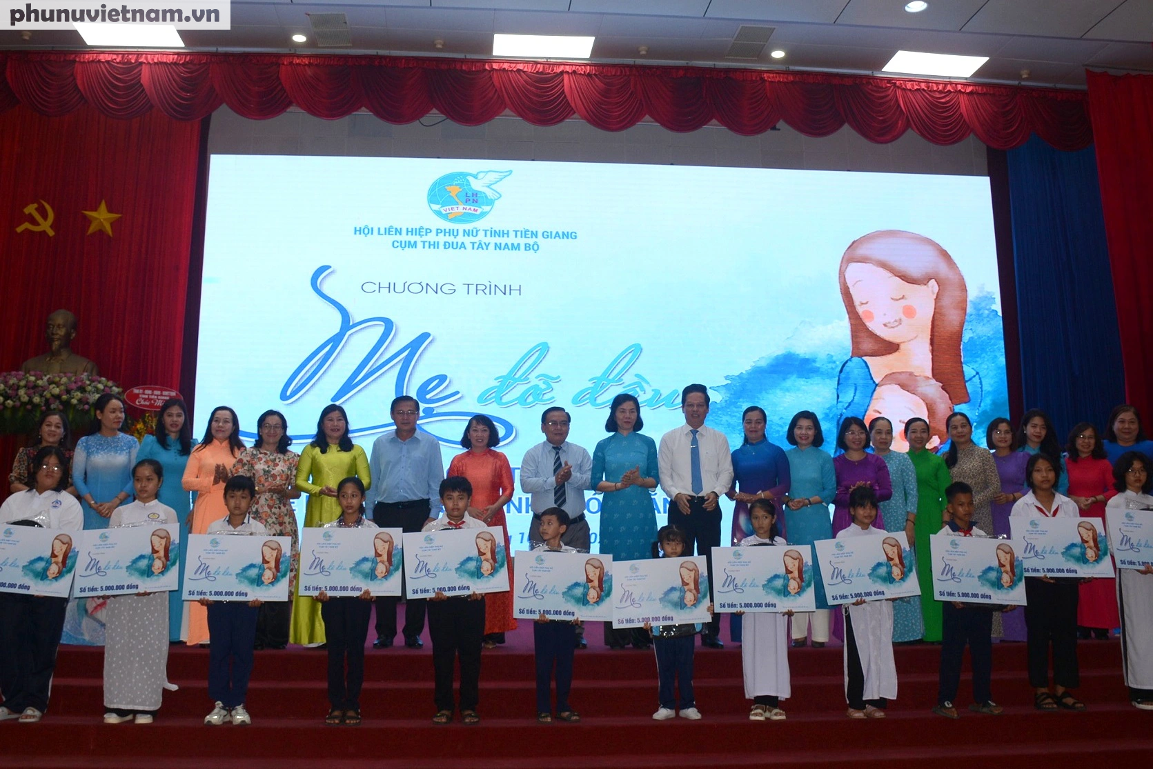 Hội LHPN Việt Nam thăm, tặng quà Mẹ Việt Nam Anh hùng và trao học bổng cho trẻ em Tiền Giang - Ảnh 8.