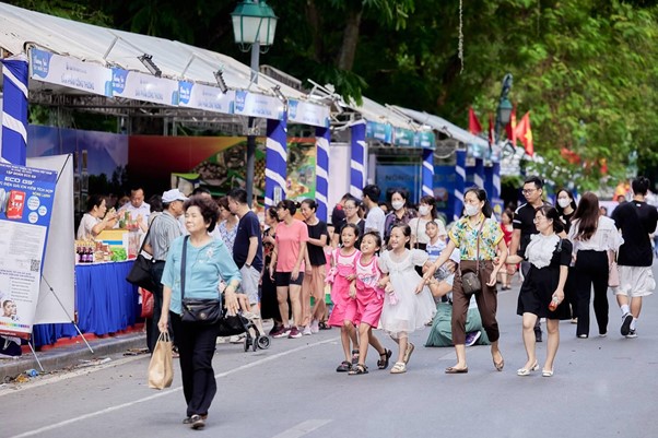 Không gian văn hóa Tây Ninh tại Hồ Gươm nườm nườm nượp du khách trong hai ngày cuối tuần - Ảnh 12.