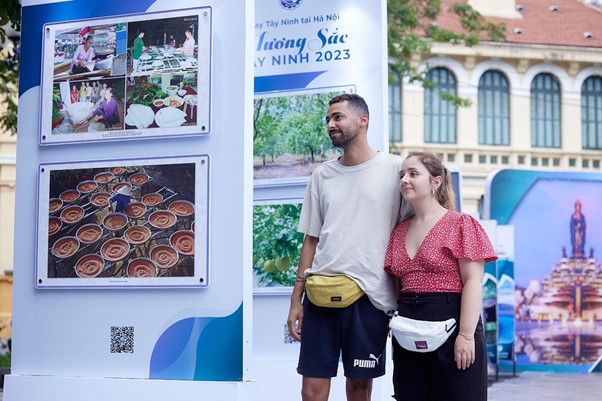 Không gian văn hóa Tây Ninh tại Hồ Gươm nườm nườm nượp du khách trong hai ngày cuối tuần - Ảnh 8.