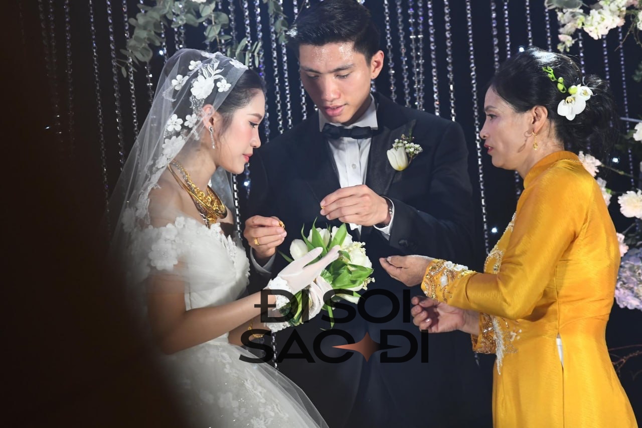 Doãn Hải My rạng rỡ nhận vàng mẹ chồng trao, nói một câu thể hiện vừa đẹp lại khéo- Ảnh 3.