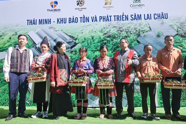 Thủ tướng chung vui Ngày hội Đại đoàn kết cùng đồng bào các dân tộc tỉnh Lai Châu- Ảnh 9.